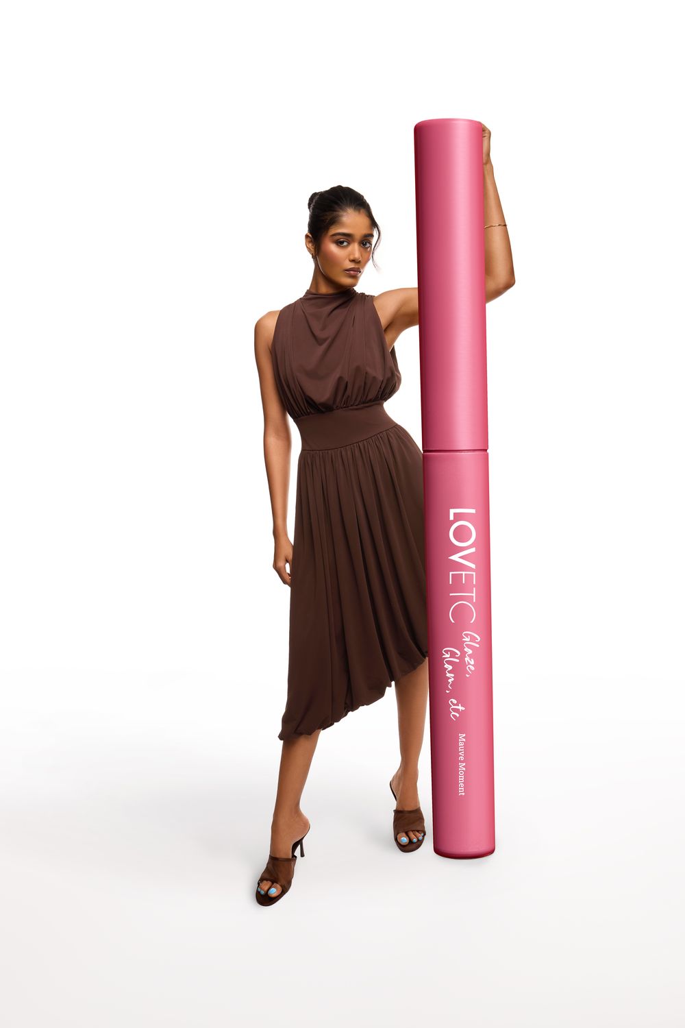 Full length fashion frame with the oversized LOVETC prop